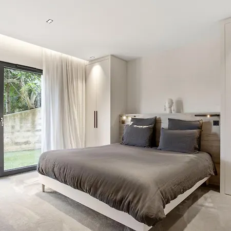 Belenos Piscine Vue * Roquebrune-sur-Argens