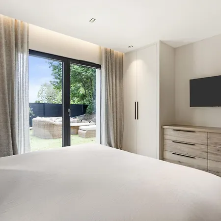 Belenos Piscine Vue * Roquebrune-sur-Argens