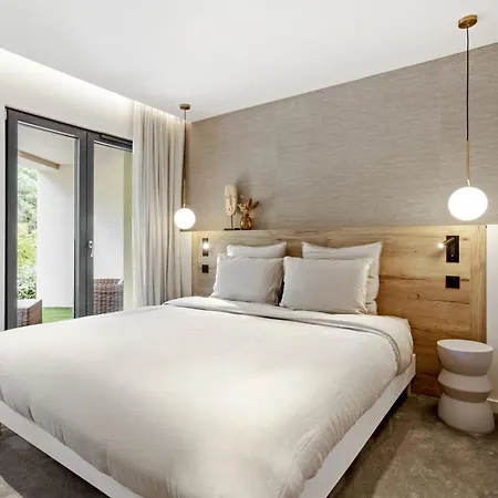 Belenos Piscine Vue Roquebrune-sur-Argens