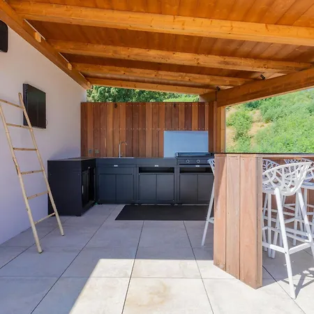 Belenos Piscine Vue Villa