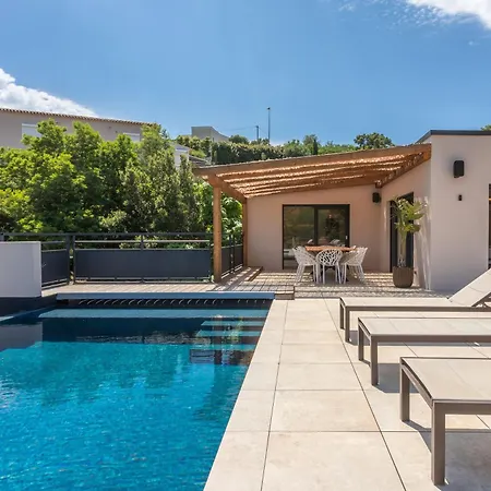 Belenos Piscine Vue * Roquebrune-sur-Argens