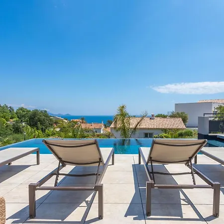 Belenos Piscine Vue فيلة
